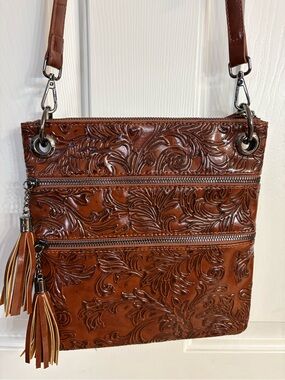 MEITRUE Vegan Leather Multi-Pocket Crossbody Bag with Tassels